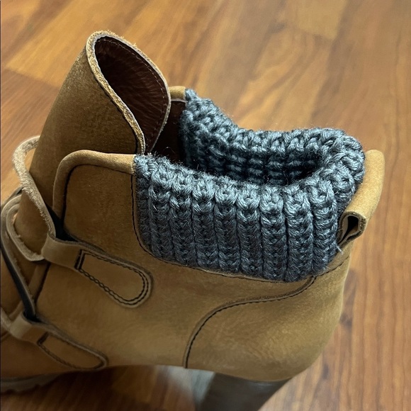 See by Chloe Sz 39(8.5 US) Suede Heeled Booties with Cable Knit Accent Tan/Brown - Picture 4 of 12